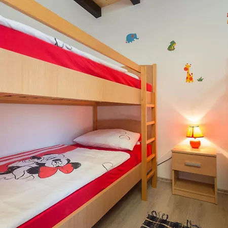 Ferienvilla Mit Kamin Am Waldrand Prázdninový dům Šestanovac