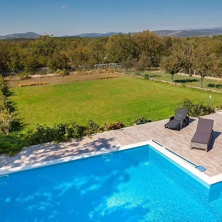 Feriehus Ferienvilla Mit Kamin Am Waldrand Šestanovac