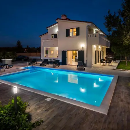 Ferienvilla Mit Kamin Am Waldrand *